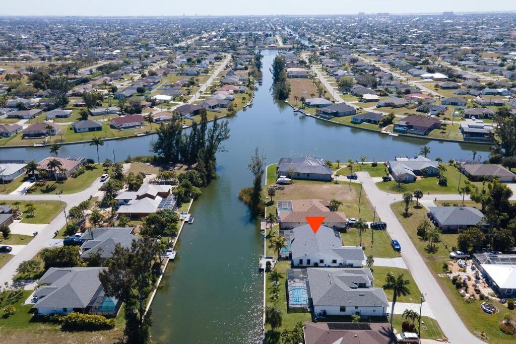 Willa Luxury Waterfront Haven In Cape Coral - Dog-Friendly Escape With Private Pool Zewnętrze zdjęcie