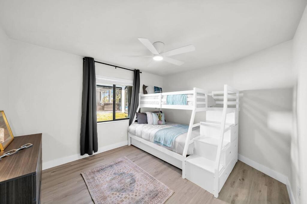 Willa Luxury Waterfront Haven In Cape Coral - Dog-Friendly Escape With Private Pool Zewnętrze zdjęcie