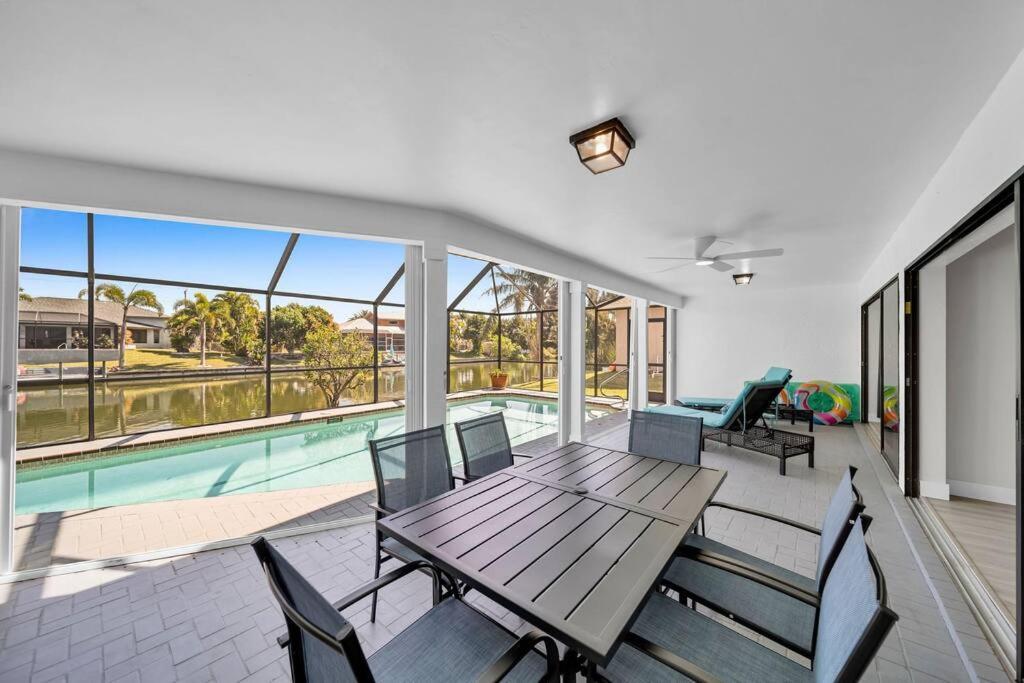 Willa Luxury Waterfront Haven In Cape Coral - Dog-Friendly Escape With Private Pool Zewnętrze zdjęcie