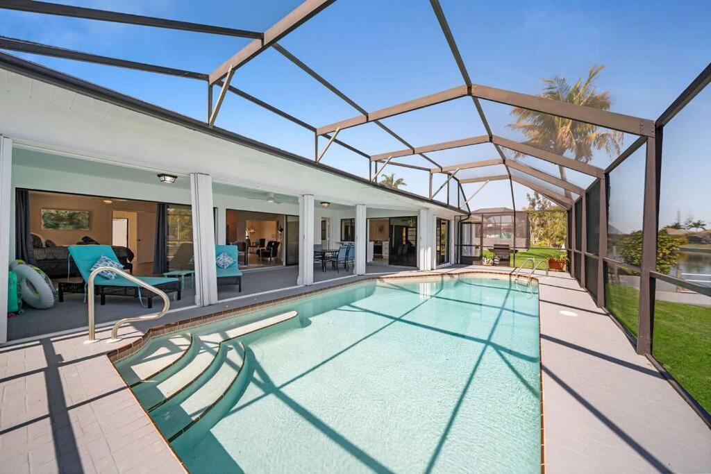 Willa Luxury Waterfront Haven In Cape Coral - Dog-Friendly Escape With Private Pool Zewnętrze zdjęcie