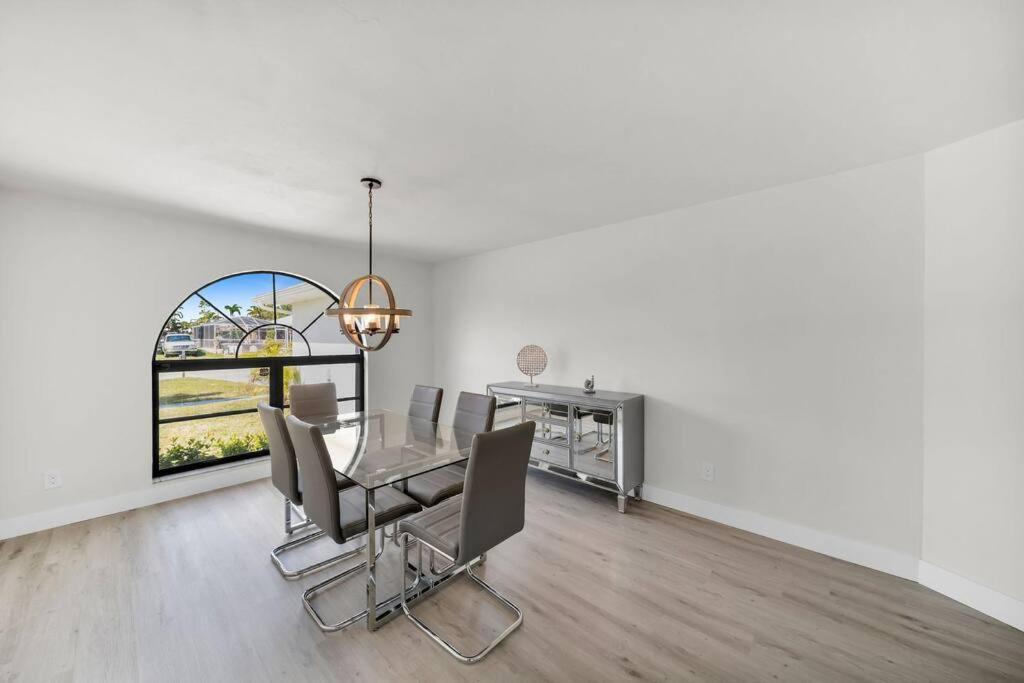 Willa Luxury Waterfront Haven In Cape Coral - Dog-Friendly Escape With Private Pool Zewnętrze zdjęcie