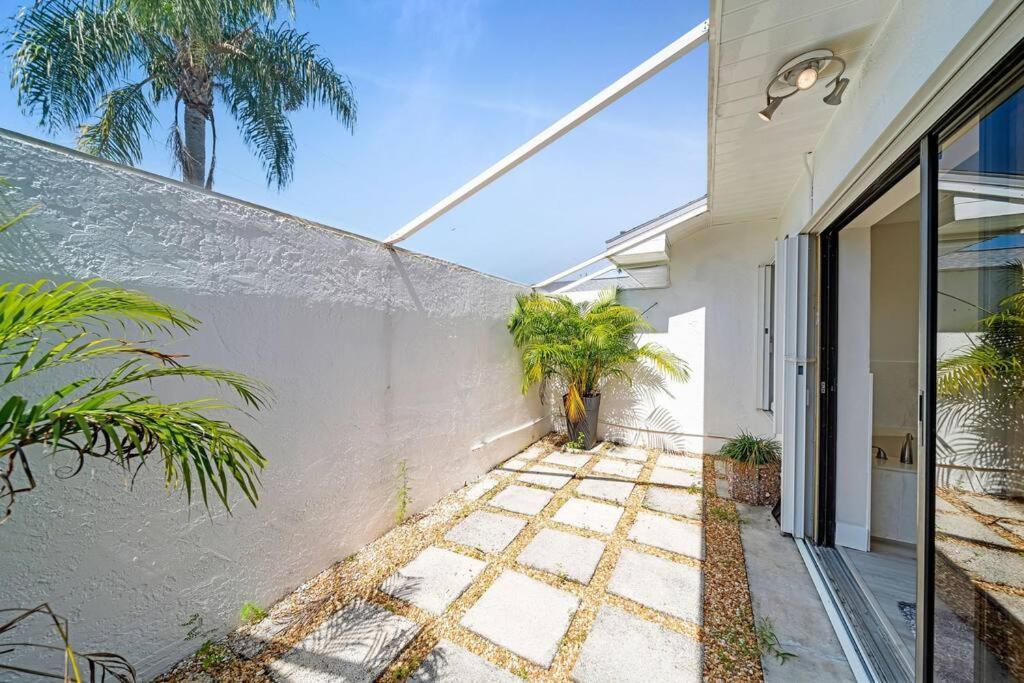 Willa Luxury Waterfront Haven In Cape Coral - Dog-Friendly Escape With Private Pool Zewnętrze zdjęcie
