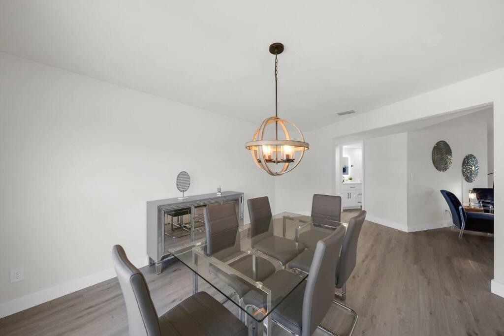 Willa Luxury Waterfront Haven In Cape Coral - Dog-Friendly Escape With Private Pool Zewnętrze zdjęcie