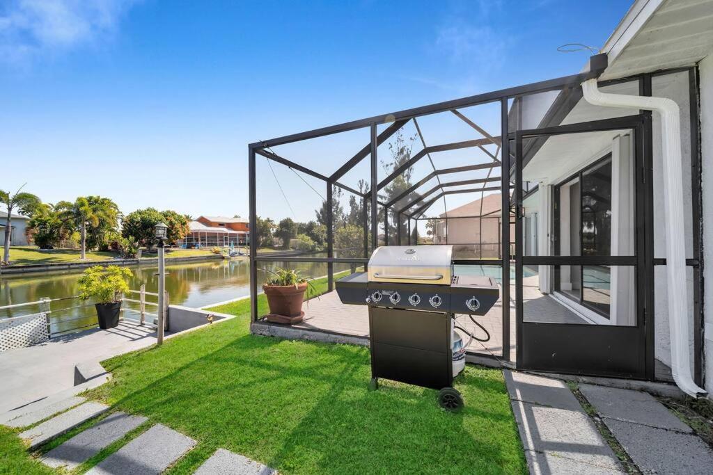 Willa Luxury Waterfront Haven In Cape Coral - Dog-Friendly Escape With Private Pool Zewnętrze zdjęcie