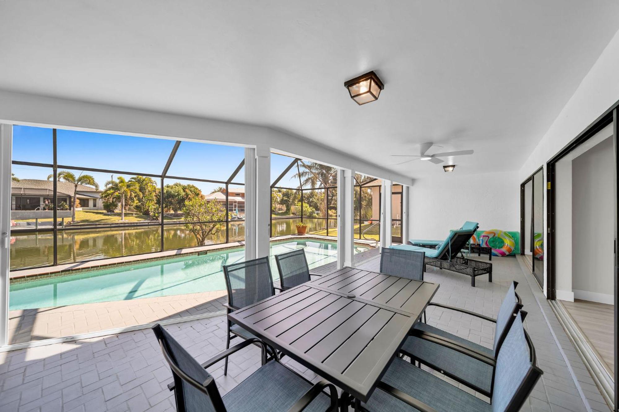 Willa Luxury Waterfront Haven In Cape Coral - Dog-Friendly Escape With Private Pool Zewnętrze zdjęcie